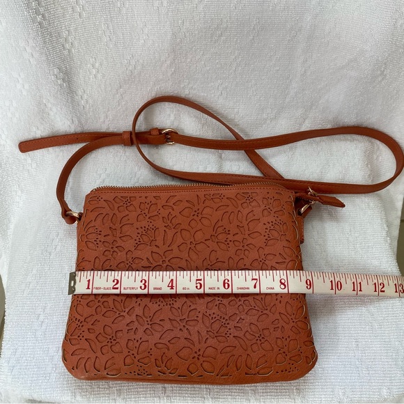 Lauren Conrad Coral/Orange Crossbody Bag - Picture 2 of 6